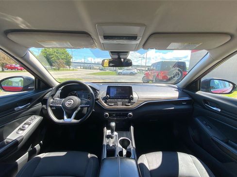 Used 2024 Nissan Altima 2.5 SV FWD image 30