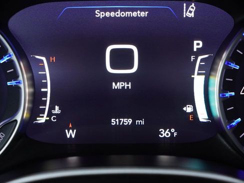 Certified 2024 Chrysler Pacifica Touring-L image 35