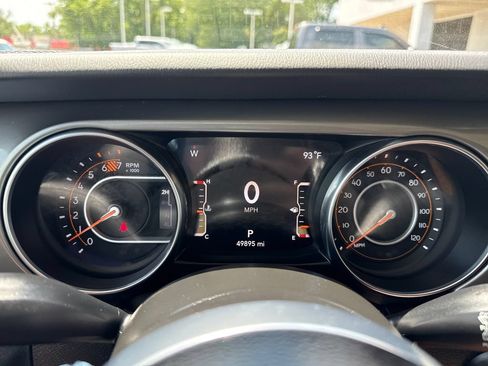 Used 2023 Jeep Wrangler Unlimited Sahara AWD/4WD image 15