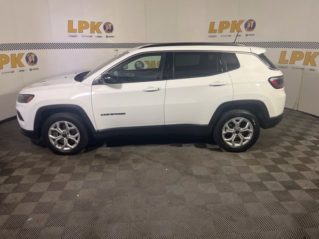 Used 2025 Jeep Compass Latitude AWD/4WD image 6