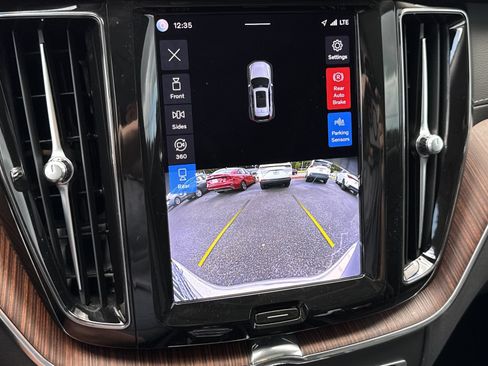 Used 2023 Volvo XC60 B5 Ultimate w/ Climate Package FWD image 25