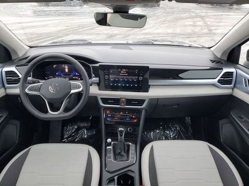 New 2026 Volkswagen Taos SE image 24