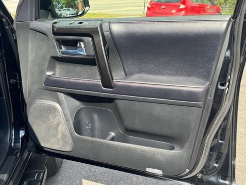 Used 2019 Toyota 4Runner TRD Off-Road AWD/4WD image 14
