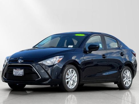 Used 2017 Toyota Yaris iA image 8