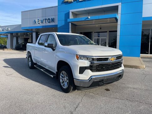 Used 2023 Chevrolet Silverado 1500 LT image 2