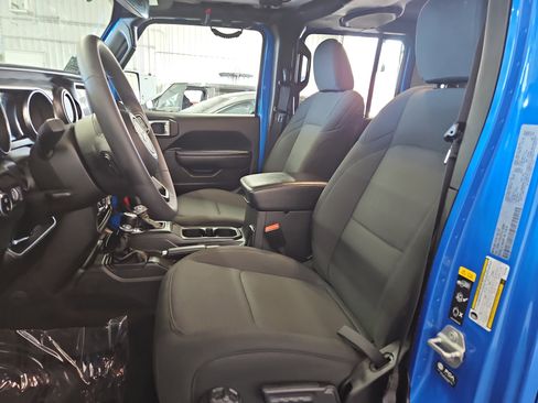 Used 2023 Jeep Gladiator Willys image 8