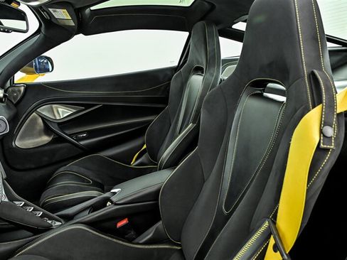 Used 2018 McLaren 720S Performance RWD image 25