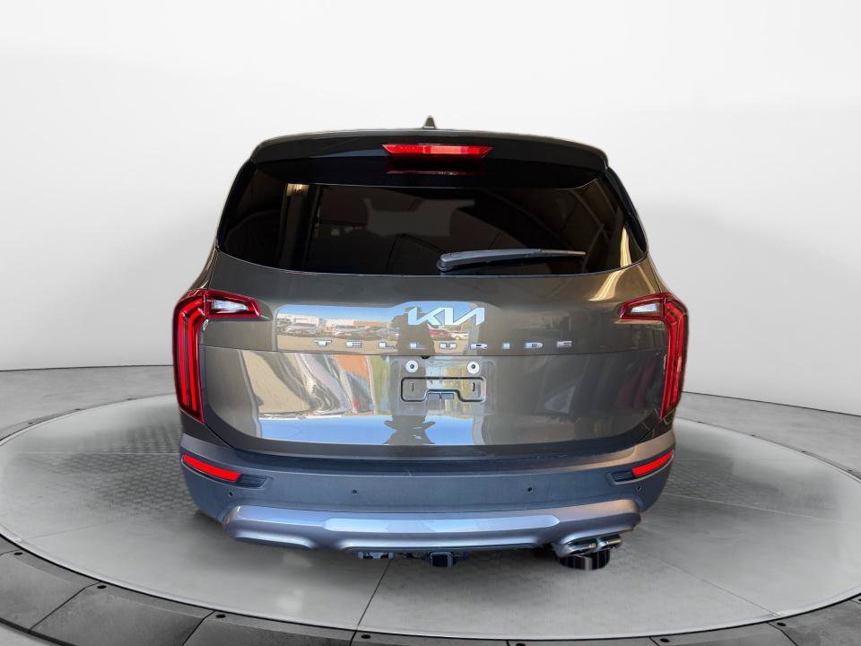 Used 2022 Kia Telluride SX w/ Towing Package FWD image 18