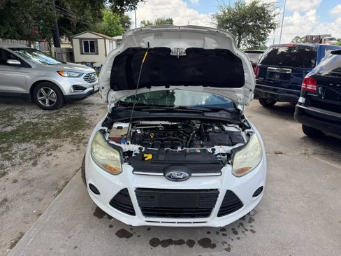 Used 2014 Ford Focus SE w/ SE Winter Package FWD image 10