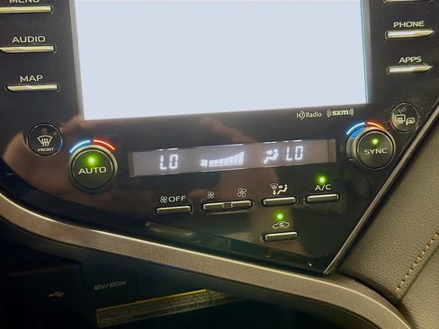 Used 2020 Toyota Camry XLE FWD image 15