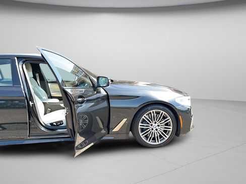Used 2019 BMW M550i xDrive AWD/4WD image 25