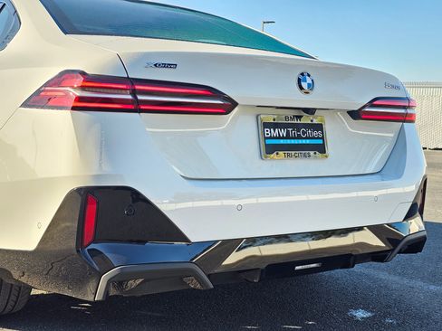 Certified 2025 BMW 530i xDrive 530i xDrive w/ M Sport Package image 7