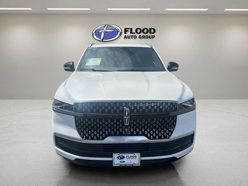 New 2026 Lincoln Navigator Reserve AWD/4WD image 2