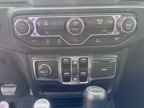 Used 2023 Jeep Gladiator Sport AWD/4WD image 11