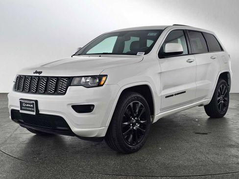 Used 2018 Jeep Grand Cherokee Altitude image 7