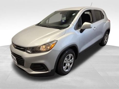 Used 2017 Chevrolet Trax LS w/ Fleet Convenience Package FWD image 1
