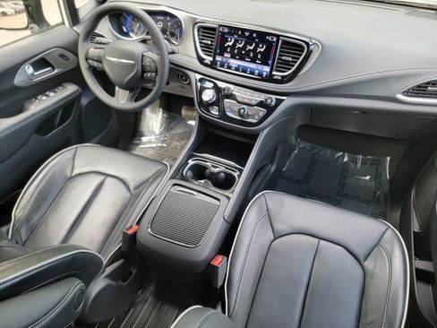 Certified 2023 Chrysler Pacifica Limited w/ S Appearance Package AWD/4WD image 40