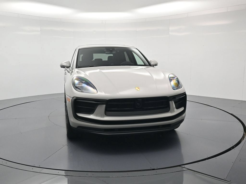 Certified 2024 Porsche Macan AWD/4WD image 43