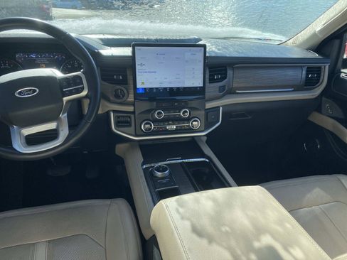 Used 2022 Ford Expedition Limited image 16
