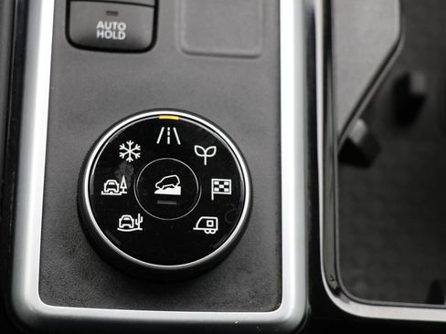 Used 2023 Nissan Pathfinder SL image 25