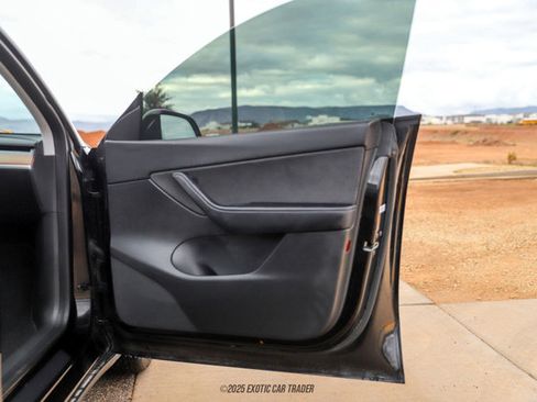 Used 2021 Tesla Model Y Long Range image 19