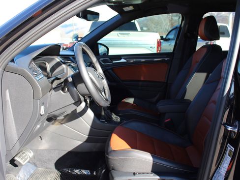 Used 2021 Volkswagen Tiguan SEL Premium R-Line image 2