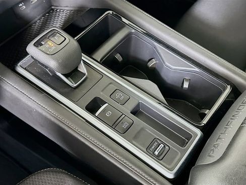 Used 2025 Nissan Pathfinder SV image 18