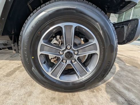 Used 2023 Jeep Wrangler Sahara image 44