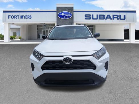 Used 2020 Toyota RAV4 LE FWD image 9