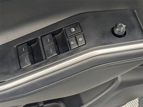 Used 2023 Toyota Highlander XLE image 11