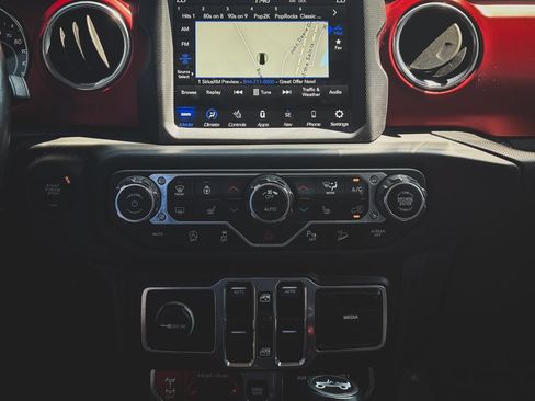 Used 2018 Jeep Wrangler Unlimited Rubicon w/ Dual Top Group AWD/4WD image 12