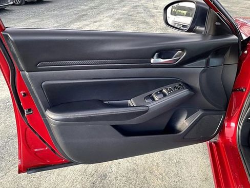 Used 2024 Nissan Altima 2.5 SV image 9