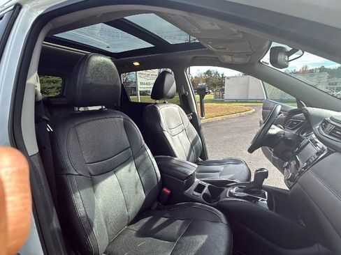 Used 2017 Nissan Rogue SL w/ SL Premium Package image 41