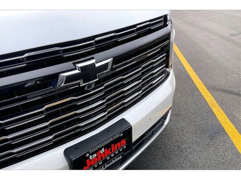 Used 2025 Chevrolet Suburban High Country AWD/4WD image 33