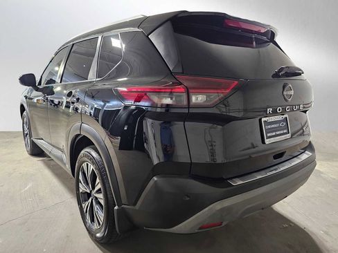 Used 2022 Nissan Rogue SV w/ SV Premium Package image 5
