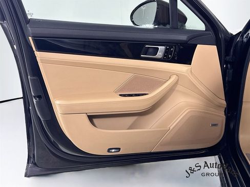 Used 2021 Porsche Panamera image 23