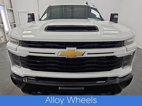 Used 2024 Chevrolet Silverado 2500 Custom w/ Custom Value Package image 4