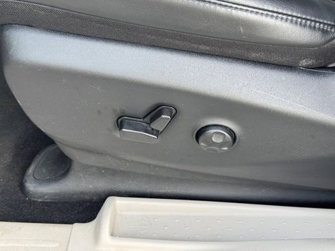 Used 2023 Chrysler Pacifica Touring-L image 28