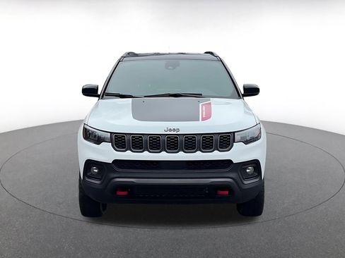 Used 2025 Jeep Compass Trailhawk image 4