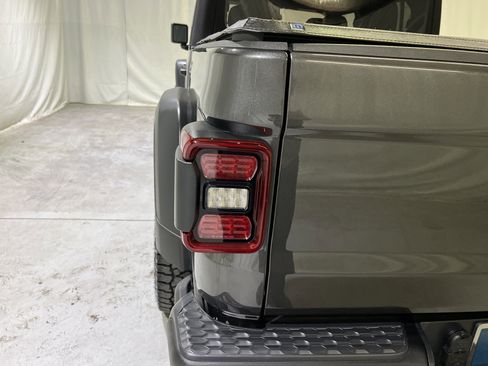 Used 2024 Jeep Gladiator Rubicon w/ Safety Group AWD/4WD image 10
