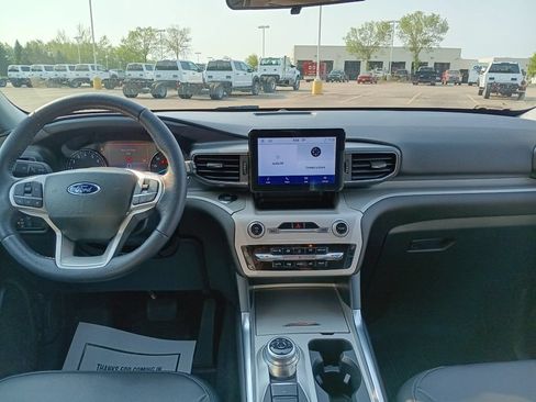 Used 2023 Ford Explorer XLT w/ Equipment Group 202A AWD/4WD image 32