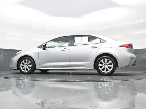 Used 2025 Toyota Corolla LE FWD image 27