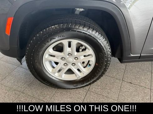 Used 2023 Jeep Grand Cherokee Laredo w/ Trailer Tow Prep Group (B) AWD/4WD image 4