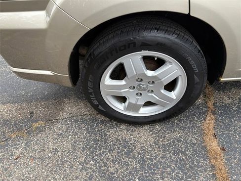 Used 2009 Dodge Caliber SXT image 18