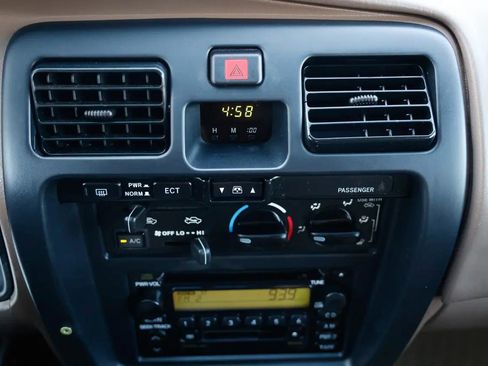 Used 2000 Toyota 4Runner 2WD image 32