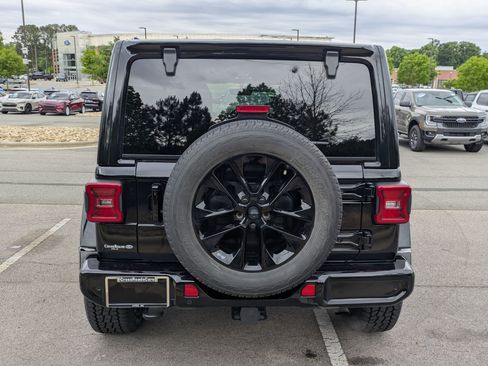 Used 2023 Jeep Wrangler Unlimited Sahara AWD/4WD image 5