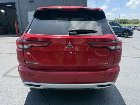 Used 2024 Mitsubishi Outlander SE FWD image 3