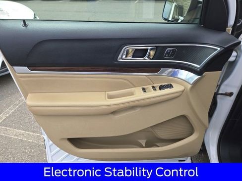 Used 2017 Ford Explorer Limited w/ Equipment Group 301A AWD/4WD image 20