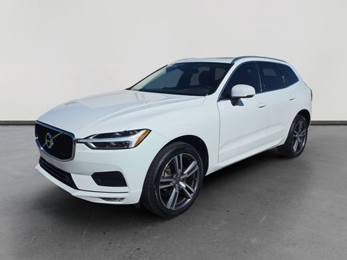 Used 2021 Volvo XC60 T5 Momentum w/ Premium Package image 1
