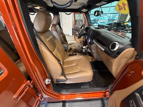 Used 2014 Jeep Wrangler Unlimited Sahara w/ Dual Top Group AWD/4WD image 38